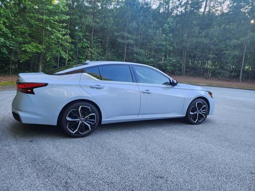 White 2024 Nissan Altima 2.5 SR