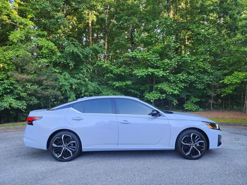 White 2024 Nissan Altima 2.5 SR