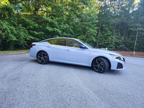 White 2024 Nissan Altima 2.5 SR