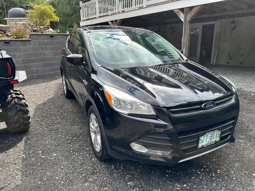 Black 2016 Ford Escape SE