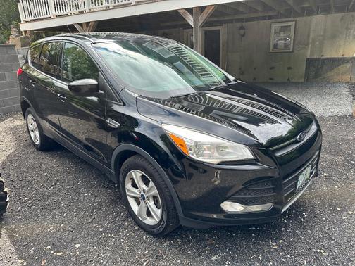 Black 2016 Ford Escape SE