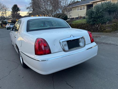 2000 Lincoln Town Car Executive