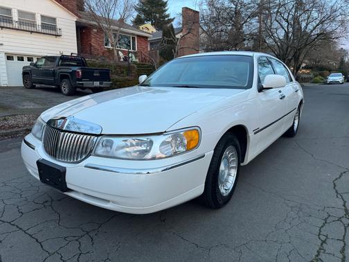 2000 Lincoln Town Car Executive