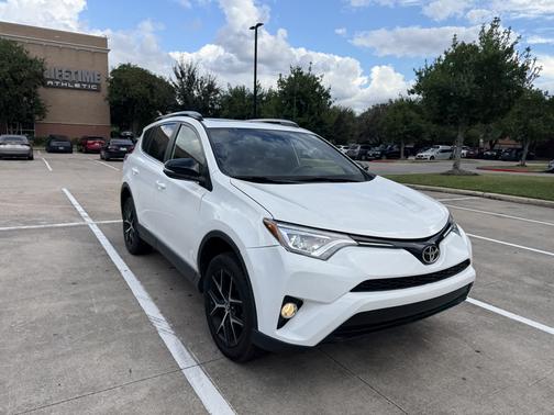 2017 Toyota RAV4 SE