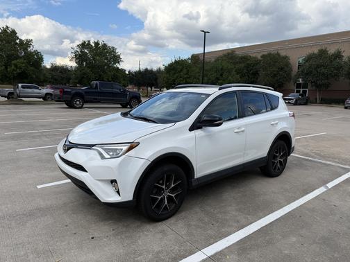2017 Toyota RAV4 SE