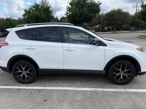 2017 Toyota RAV4 SE