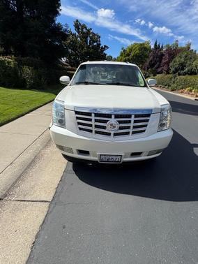 White 2011 Cadillac Escalade Premium