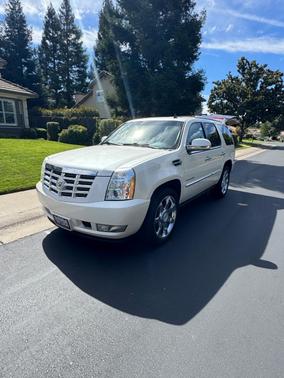 White 2011 Cadillac Escalade Premium