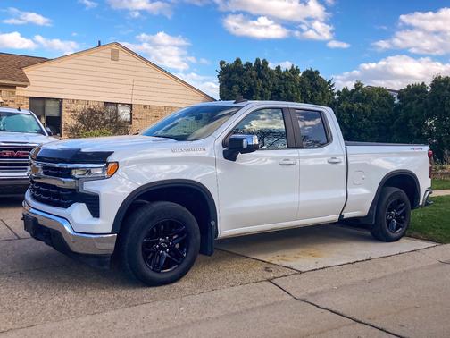 White 2022 Chevrolet Silverado 1500 LT