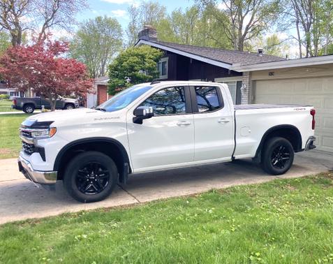 White 2022 Chevrolet Silverado 1500 LT