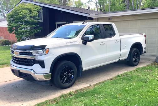 White 2022 Chevrolet Silverado 1500 LT