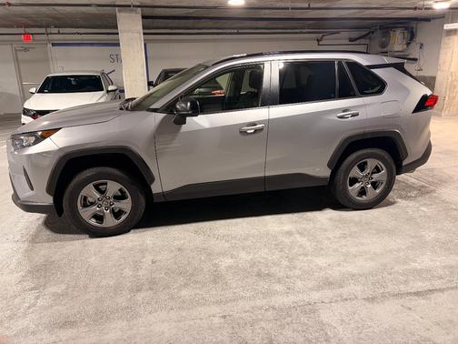 2022 Toyota RAV4 Hybrid LE