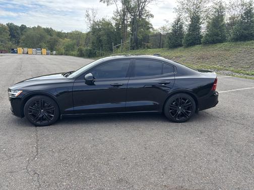 2023 Volvo S60 Recharge Plug-In Hybrid T8 Ultimate Black Edition