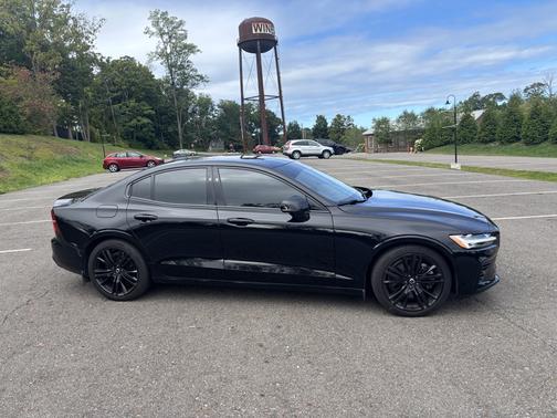 2023 Volvo S60 Recharge Plug-In Hybrid T8 Ultimate Black Edition