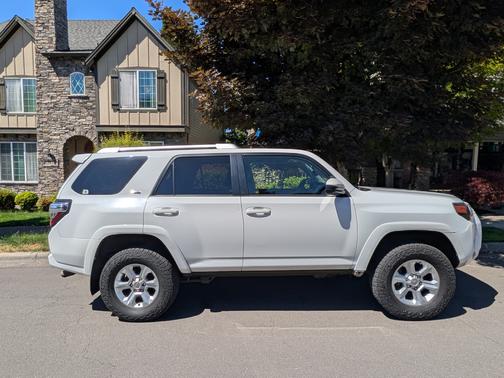 White 2016 Toyota 4Runner SR5