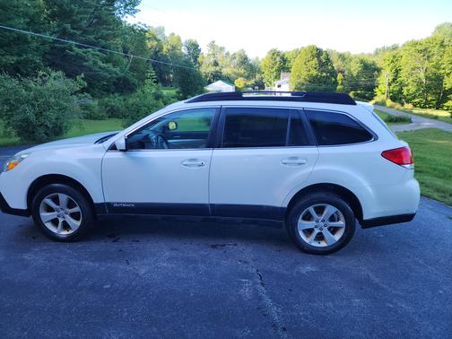 2014 Subaru Outback 2.5i Premium