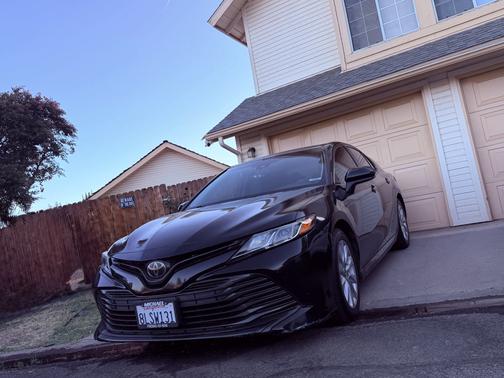 Black 2018 Toyota Camry LE
