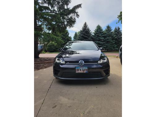 2015 Volkswagen Golf R 4-Door