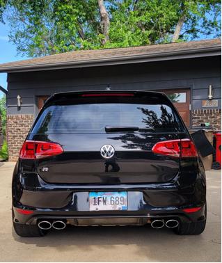 2015 Volkswagen Golf R 4-Door
