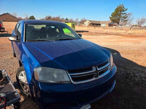 Blue 2013 Dodge Avenger SE