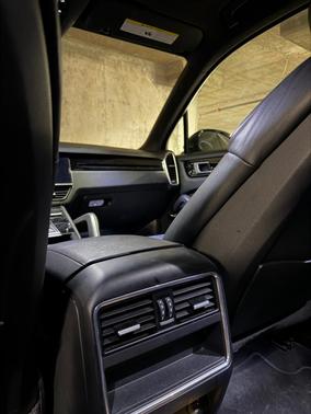 Black 2019 Porsche Cayenne Cayenne