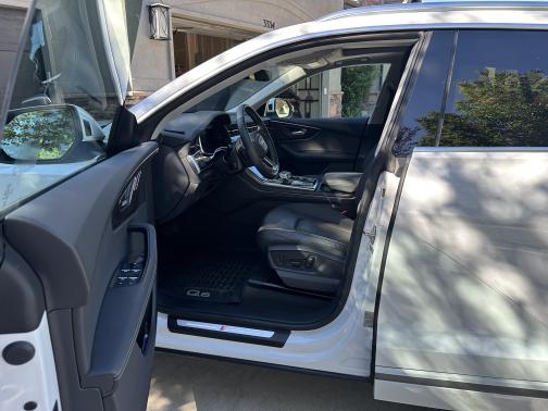 2023 Audi Q8 55 Premium Plus