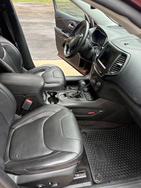 Red 2019 Jeep Cherokee Trailhawk
