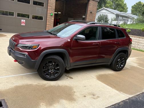Red 2019 Jeep Cherokee Trailhawk