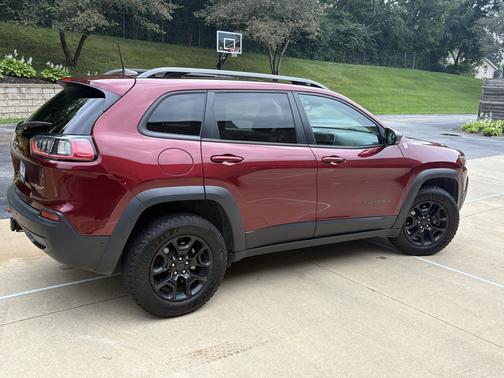 Red 2019 Jeep Cherokee Trailhawk