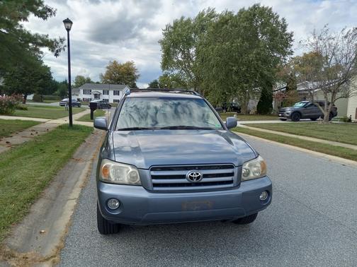 2005 Toyota Highlander Base