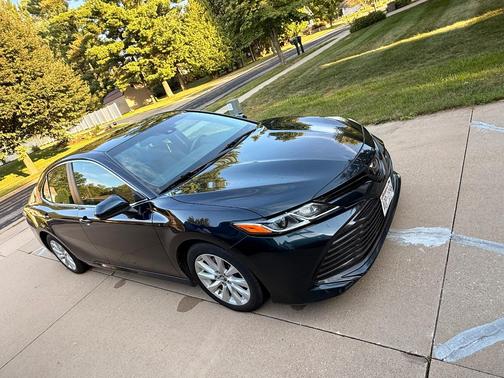 Green 2018 Toyota Camry LE