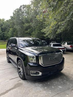 Black 2015 GMC Yukon Denali