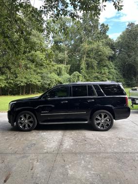 Black 2015 GMC Yukon Denali