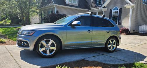 Gray 2011 Audi Q5 3.2 Premium Plus