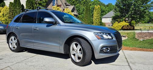 Gray 2011 Audi Q5 3.2 Premium Plus