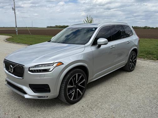 Silver 2021 Volvo XC90 T6 Momentum