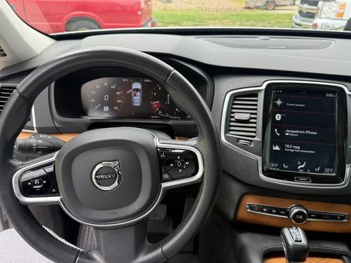 Silver 2021 Volvo XC90 T6 Momentum