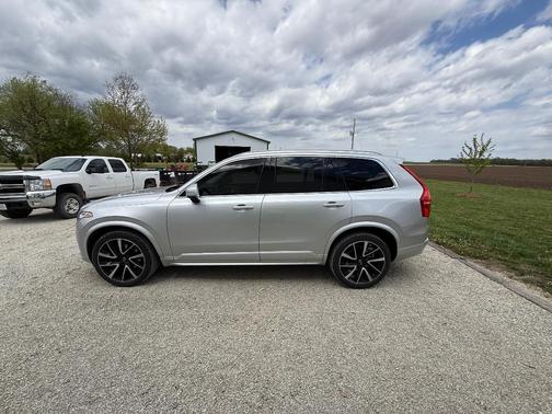 Silver 2021 Volvo XC90 T6 Momentum