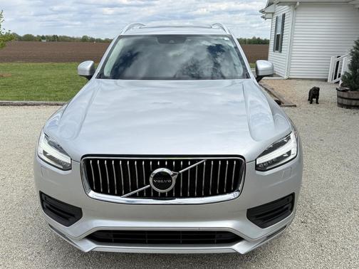 Silver 2021 Volvo XC90 T6 Momentum