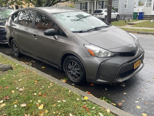 2015 Toyota Prius v Three