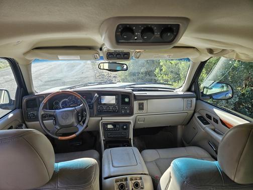 2002 Cadillac Escalade Base