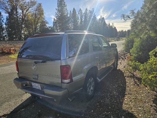 2002 Cadillac Escalade Base