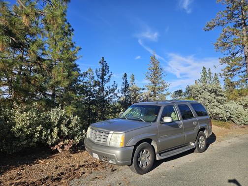 2002 Cadillac Escalade Base