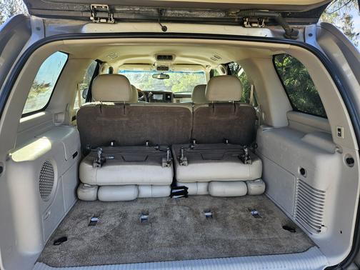 2002 Cadillac Escalade Base