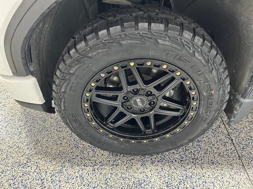 White 2023 GMC Sierra 1500 Elevation