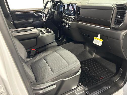 White 2023 GMC Sierra 1500 Elevation