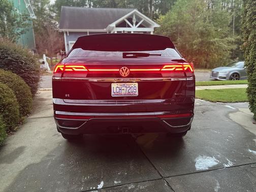 2024 Volkswagen Atlas Cross Sport 2.0T SE w/Technology 4MOTION