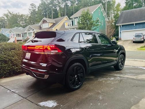 2024 Volkswagen Atlas Cross Sport 2.0T SE w/Technology 4MOTION