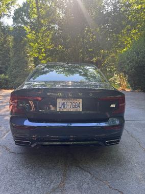 Blue 2022 Volvo S60 Recharge Plug-In Hybrid T8 R-Design