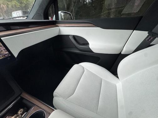 White 2025 Tesla Model X AWD